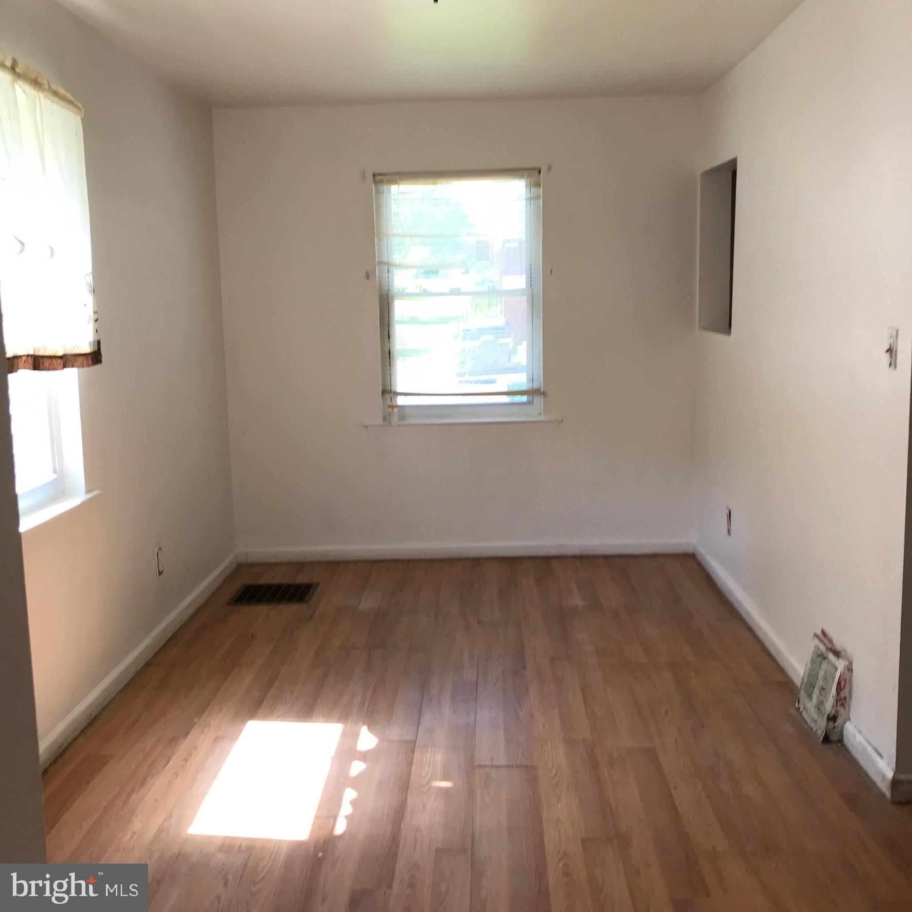 734 Roundview Road Baltimore, MD 21225 - Photo 8 of 22 Bright dining room
