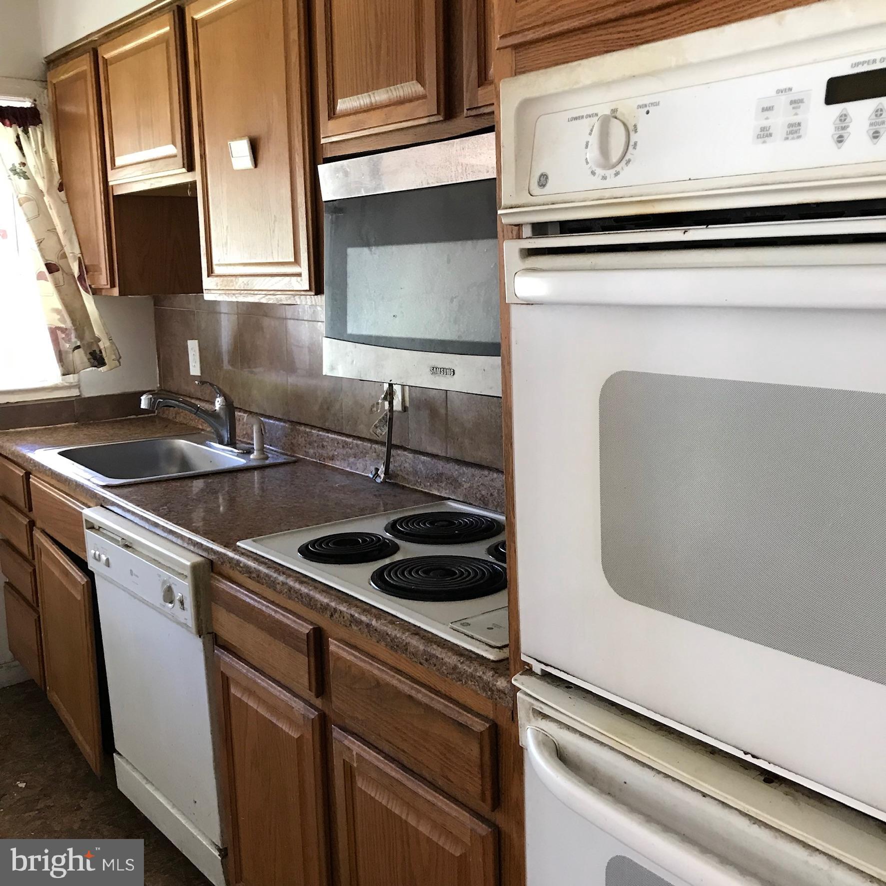 734 Roundview Road Baltimore, MD 21225 - Photo 9 of 22 Gallery Kitchen