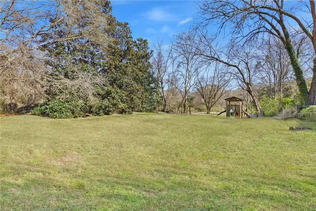 a view of yard and tree
