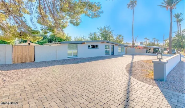 $2,200 | 1017 East Bethany Home Road, Phoenix, AZ 85014
