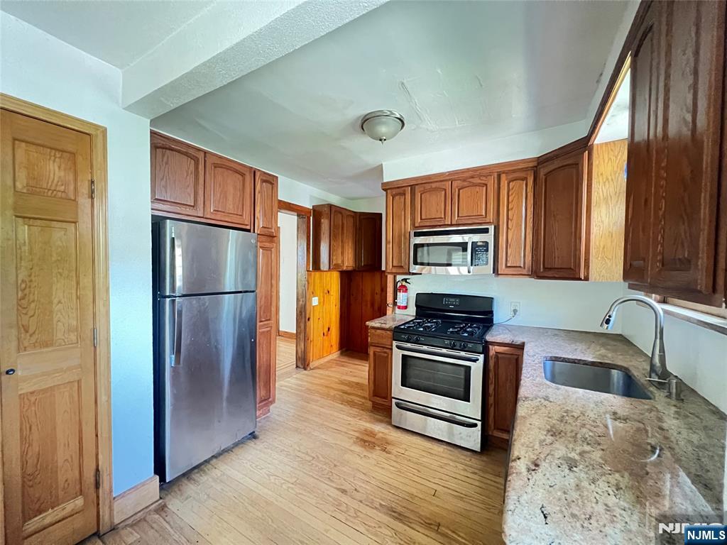 325 Bogert Avenue Ridgewood, NJ 07450 - Photo 4 of 25
