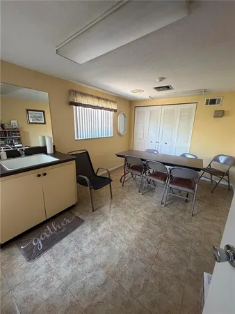 a view of a livingroom with furniture and ceiling fan