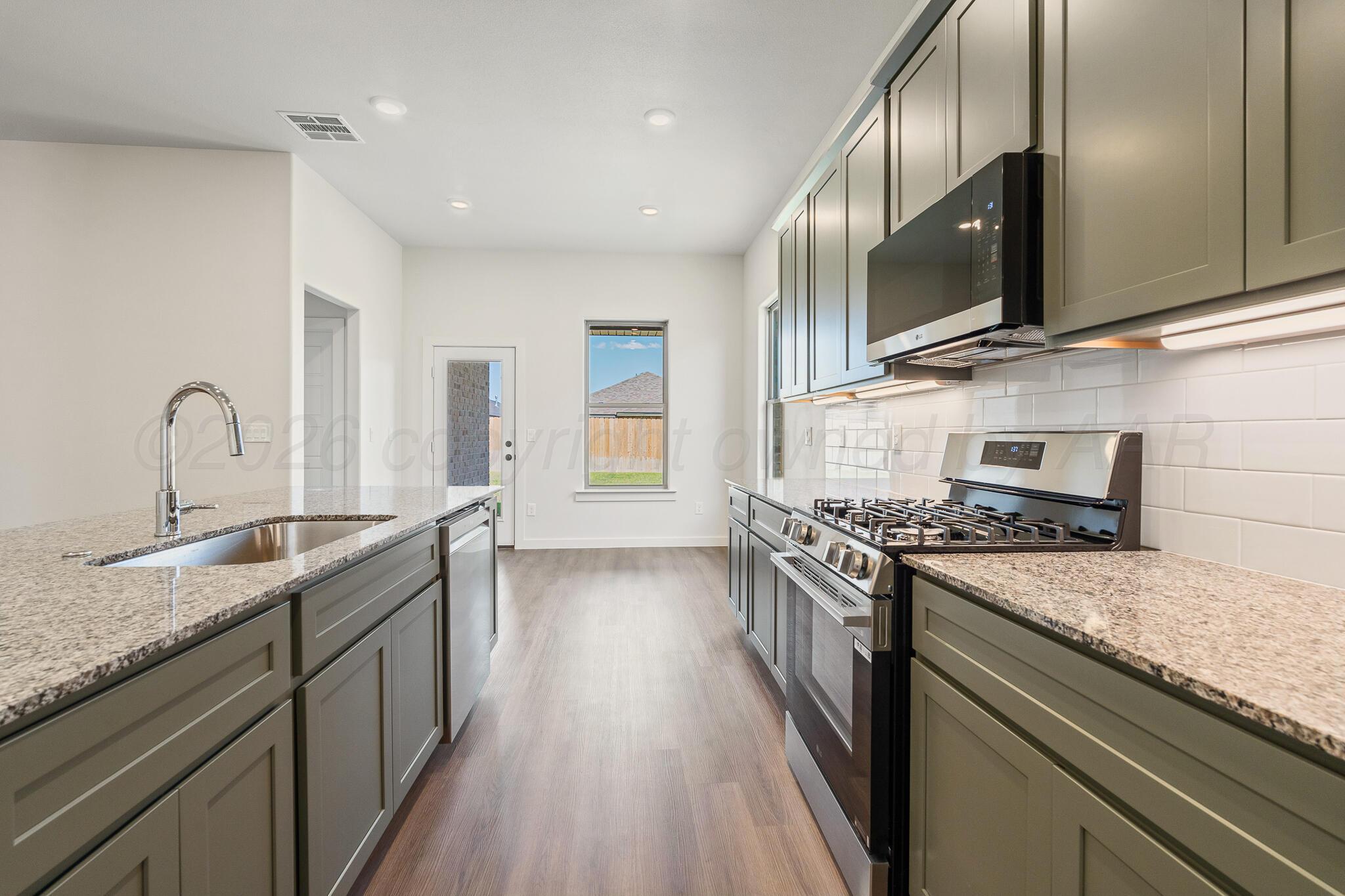 9210 Bunkhouse Road Amarillo, TX 79124 - Photo 12 of 31 Kitchen