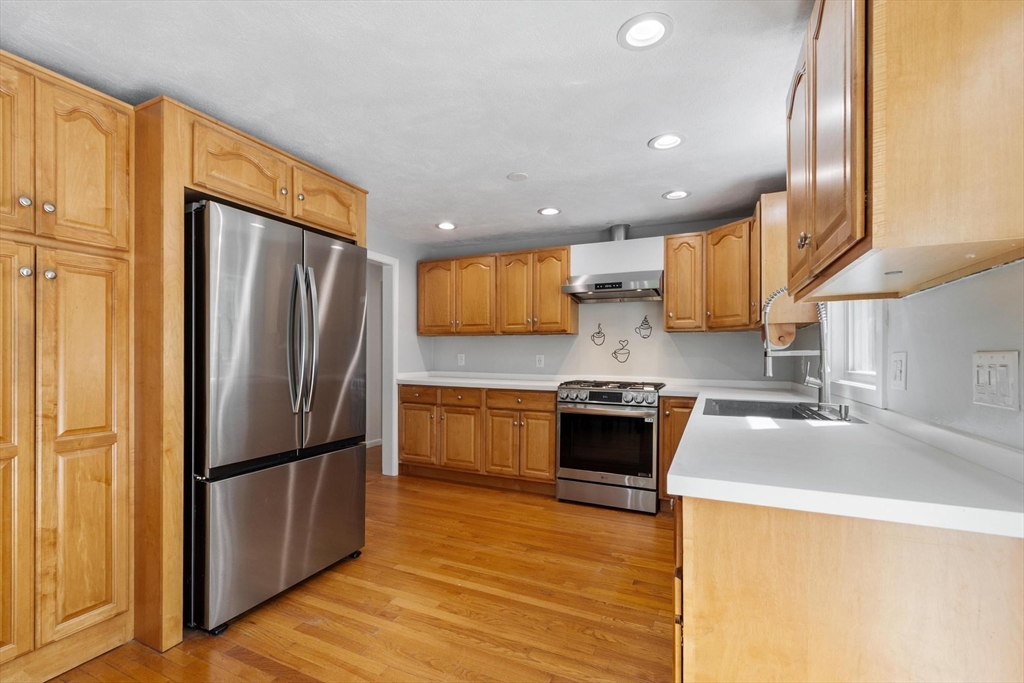4 Louis Road Tewksbury, MA 01876 - Photo 7 of 42 Gallery Image 7
