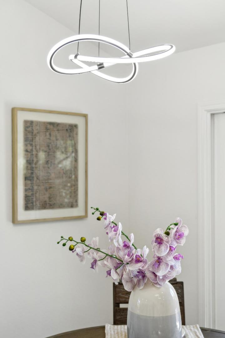 10892 Northfield Square Cupertino, CA 95014 - Photo 13 of 78 a bathroom with a bath tub a sink and a mirror