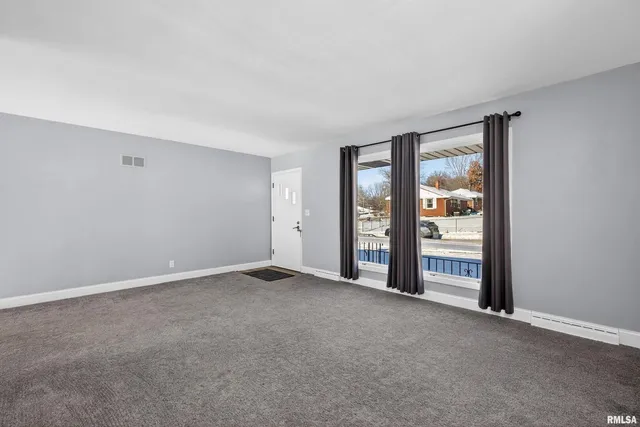 $157,500 | 809 Cimarron Drive, Davenport, IA 52804