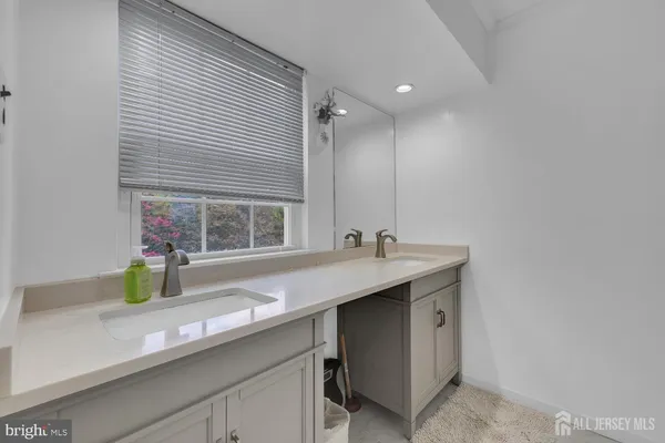 $2,900 | 5 Pond View Drive, Plainsboro, NJ 08536