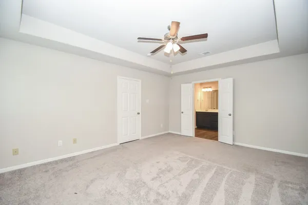 a view of an empty room with a ceiling fan