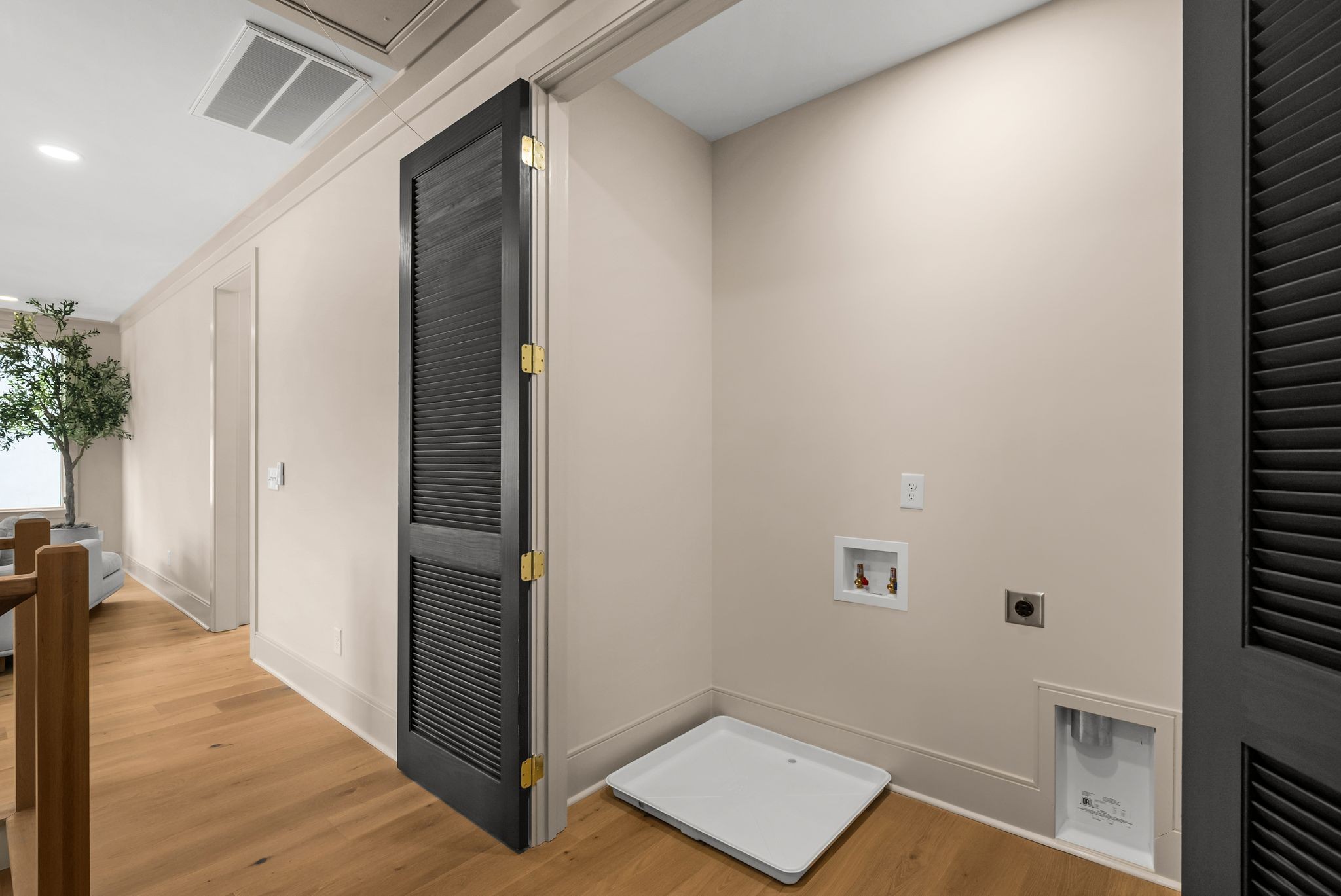 2306 Riverside Drive Nashville, TN 37216 - Photo 35 of 44 a view of an empty room