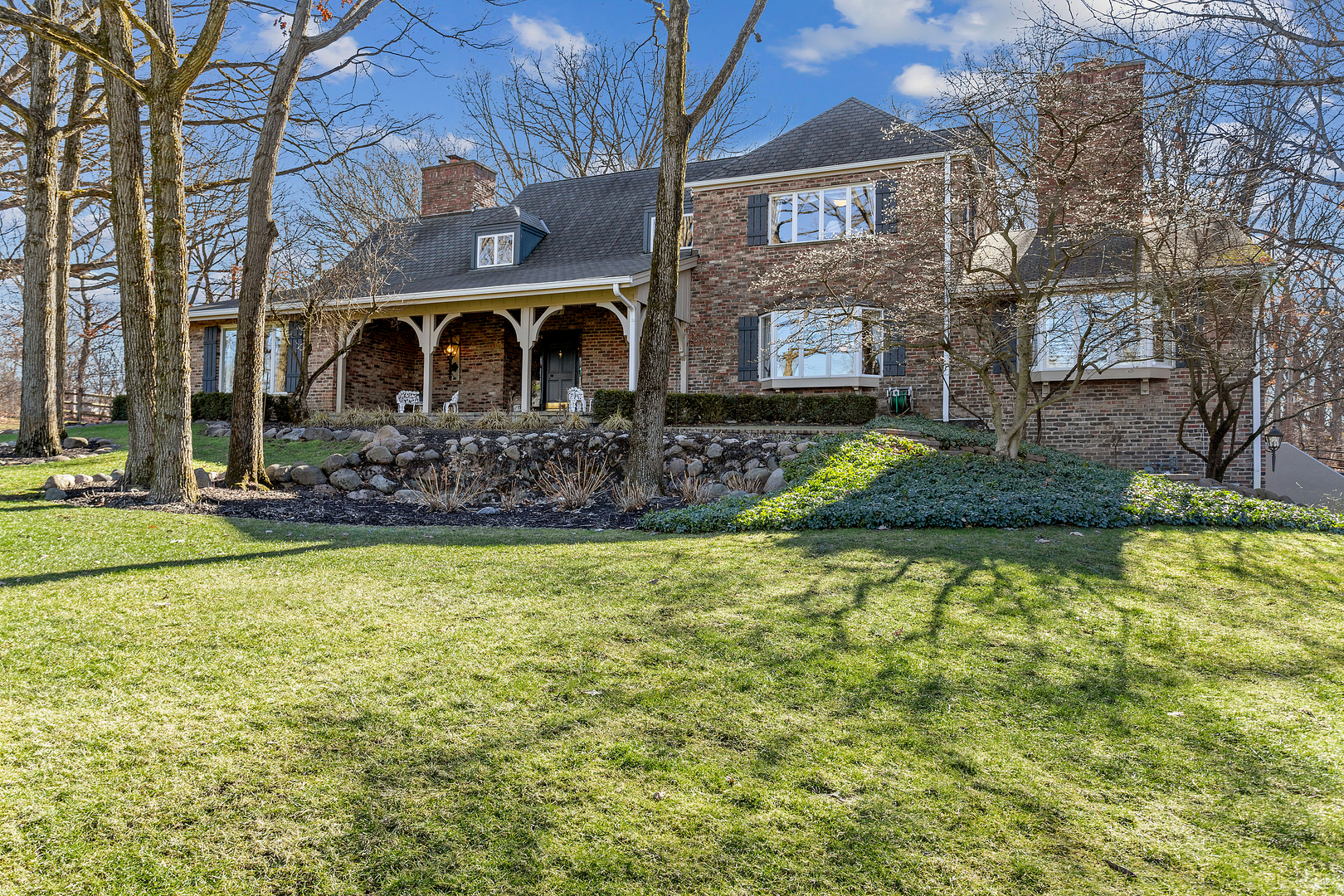 43 Ramsgate Drive Palos Park, IL 60464 - Photo 2 of 50 a front view of a house with garden
