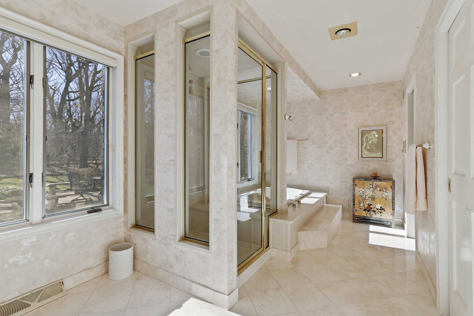 43 Ramsgate Drive Palos Park, IL 60464 - Photo 30 of 50 a bathroom with a glass shower door and a toilet