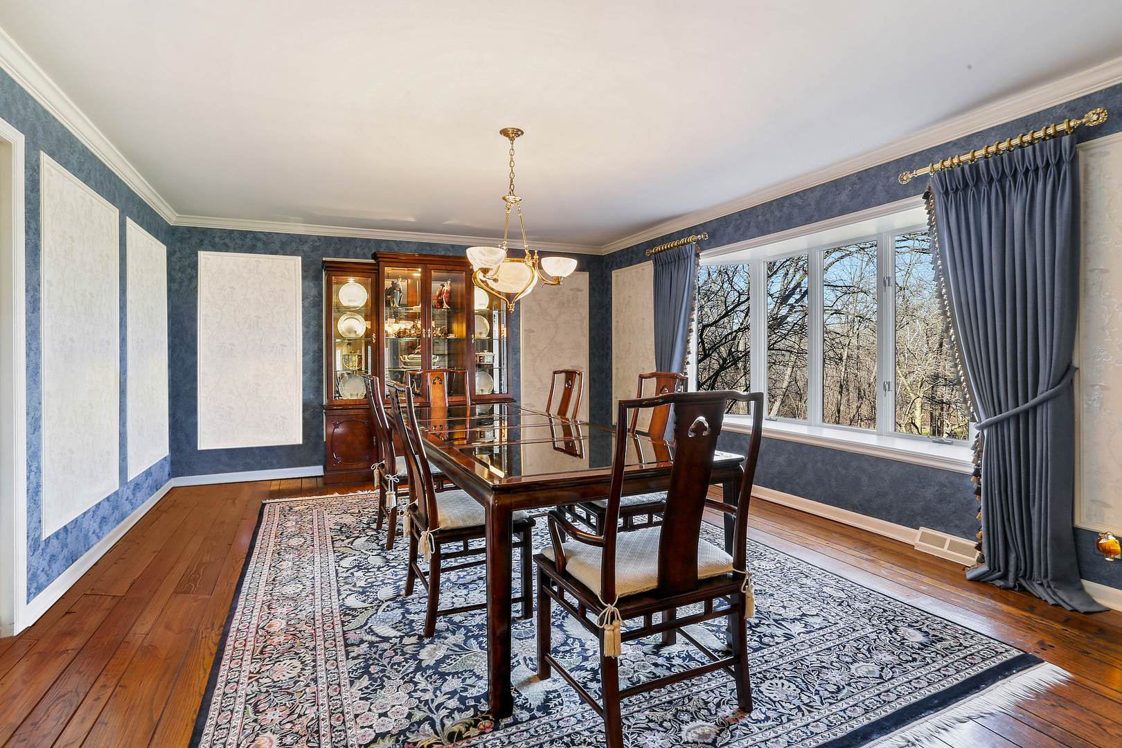43 Ramsgate Drive Palos Park, IL 60464 - Photo 33 of 50 a view of a dining room with furniture window and wooden floor
