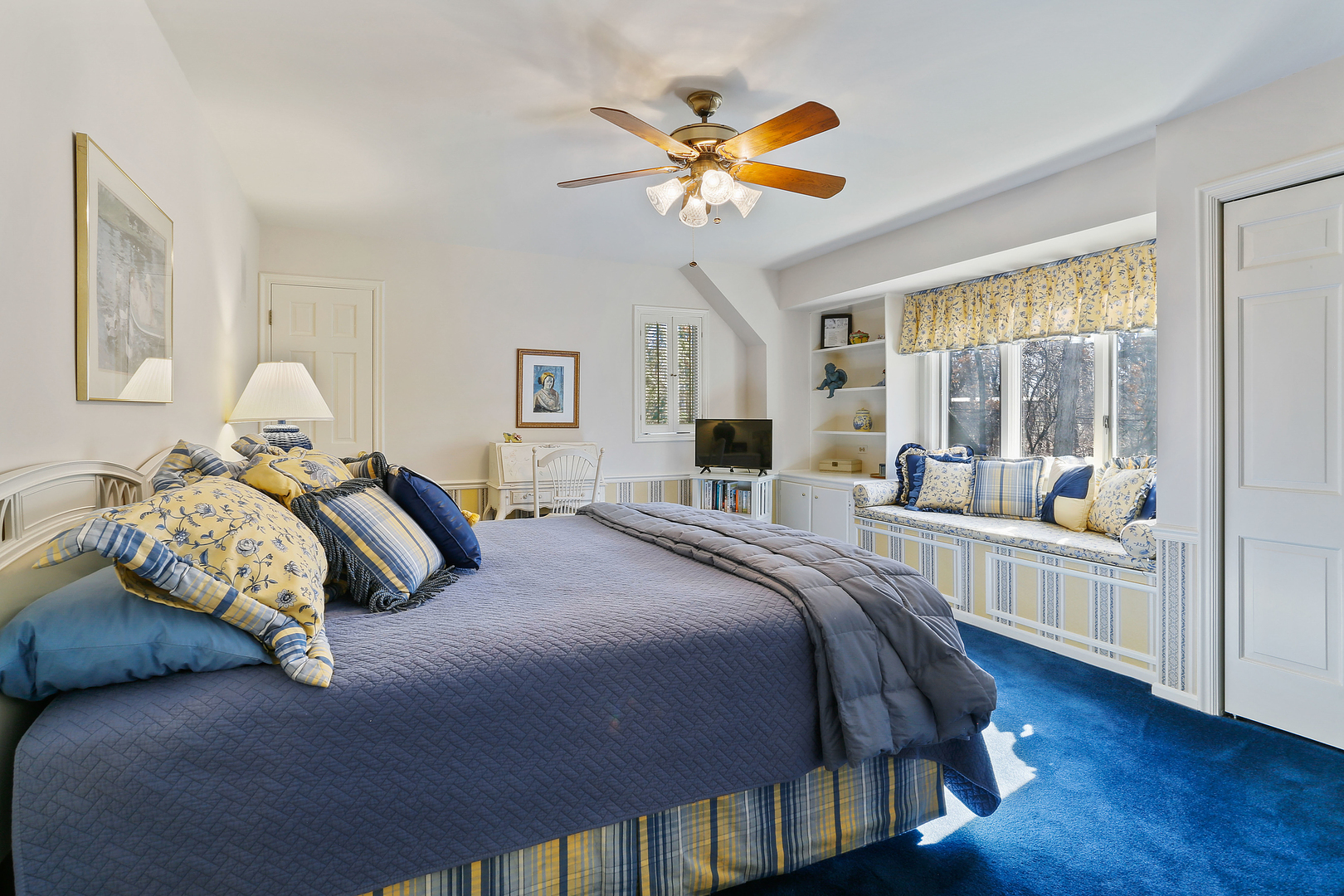 43 Ramsgate Drive Palos Park, IL 60464 - Photo 45 of 50 a bedroom with a large bed and a large window