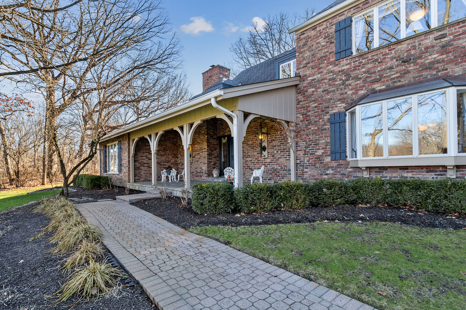 43 Ramsgate Drive Palos Park, IL 60464 - Photo 10 of 50 a front view of a house with garden