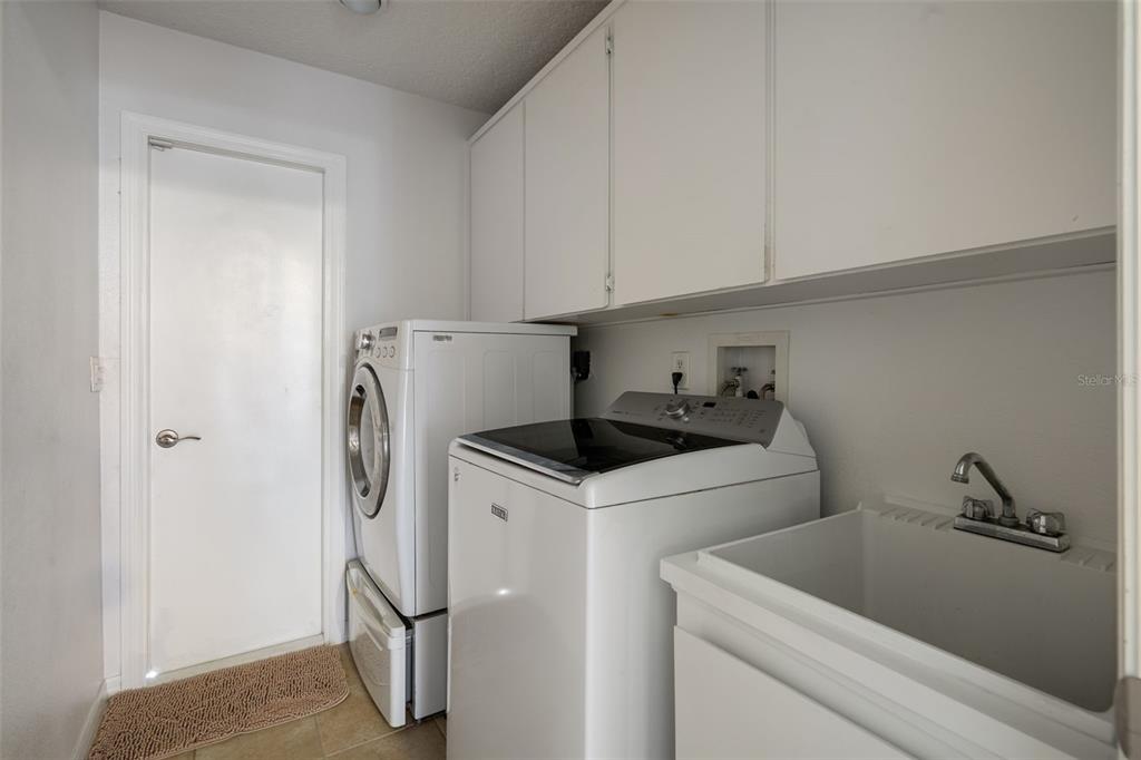 10421 Templewood Court Spring Hill, FL 34608 - Photo 35 of 63 a utility room with dryer and washer