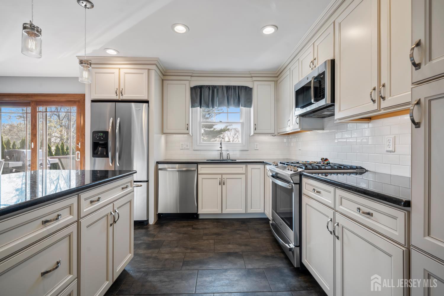 37 Winton Road East Brunswick, NJ 08816 - Photo 8 of 34