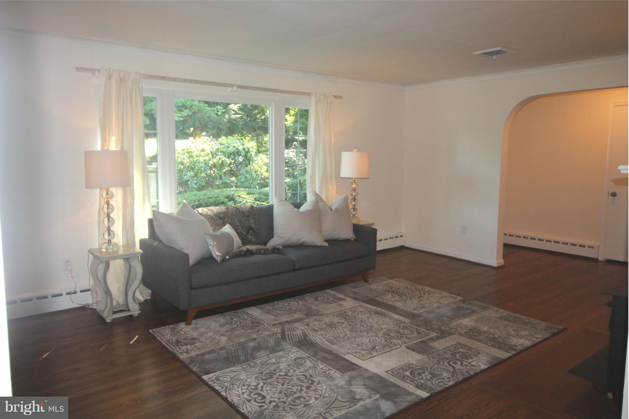 3716 Nalls Road Alexandria, VA 22309 - Photo 3 of 17 Living Room