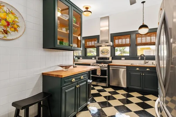 $1,249,500 | 2326 2nd Avenue East, Bradenton, FL 34208