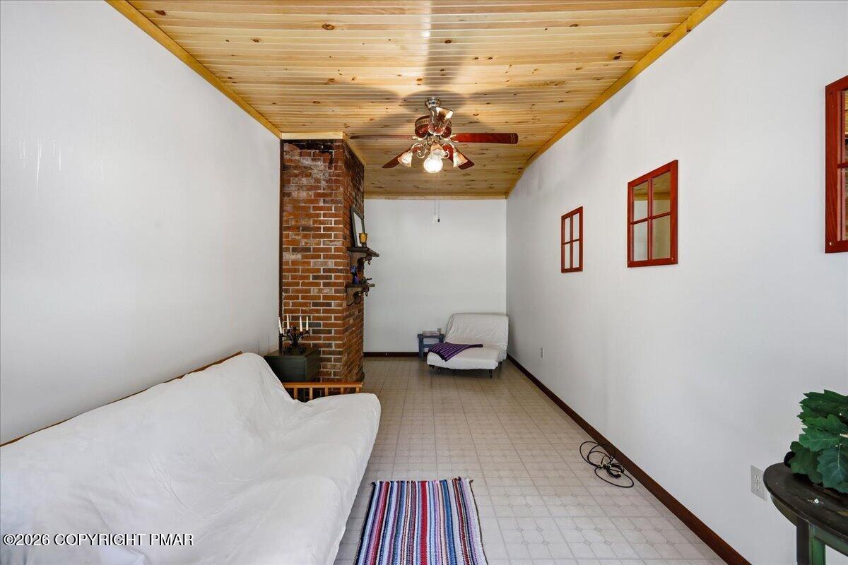 214 Hummingbird Trail Bushkill, PA 18324 - Photo 30 of 34 57-Photo-52