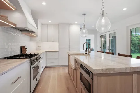 $4,795,000 | 702 David Whites Lane, Southampton, NY 11968