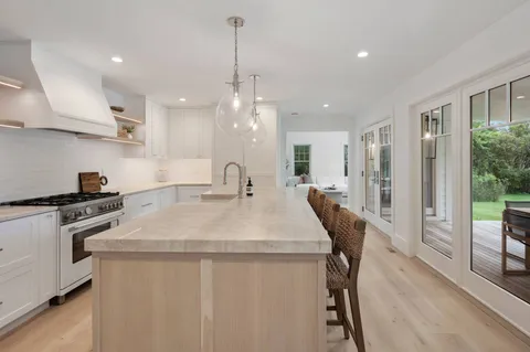 $4,795,000 | 702 David Whites Lane, Southampton, NY 11968