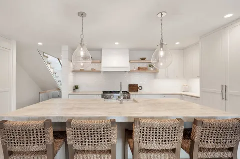 $4,795,000 | 702 David Whites Lane, Southampton, NY 11968