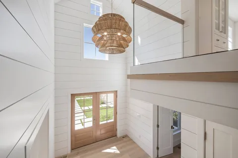 $4,795,000 | 702 David Whites Lane, Southampton, NY 11968