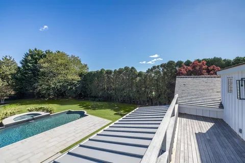 $4,795,000 | 702 David Whites Lane, Southampton, NY 11968