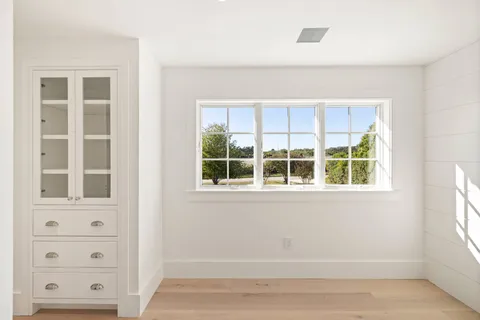 $4,795,000 | 702 David Whites Lane, Southampton, NY 11968