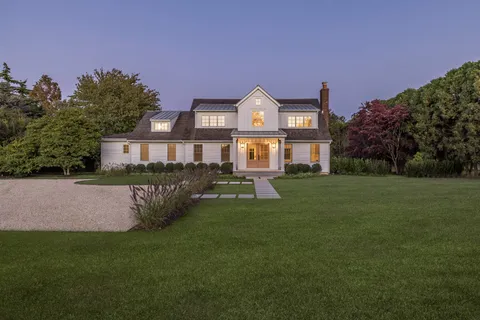$4,795,000 | 702 David Whites Lane, Southampton, NY 11968