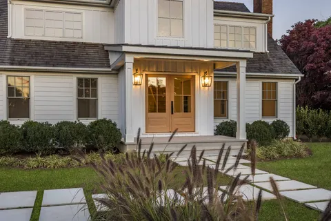 $4,795,000 | 702 David Whites Lane, Southampton, NY 11968