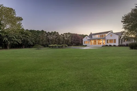 $4,795,000 | 702 David Whites Lane, Southampton, NY 11968