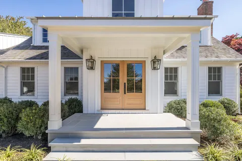 $4,795,000 | 702 David Whites Lane, Southampton, NY 11968