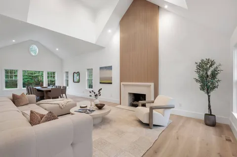 $4,795,000 | 702 David Whites Lane, Southampton, NY 11968