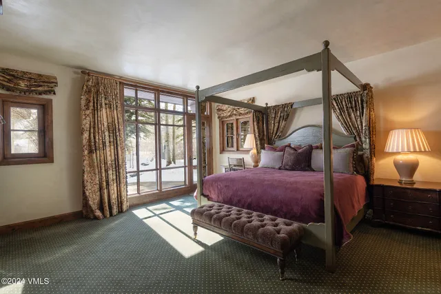 a sign that is on the side of the road