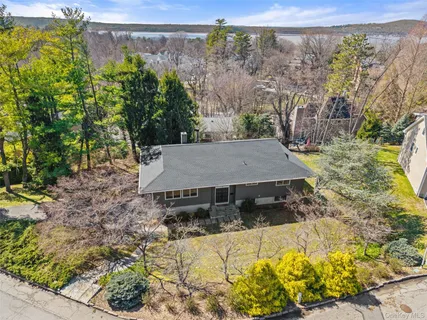 $1,600,000 | 7 Dogwood Lane, Irvington, NY 10533