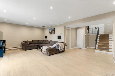 $1,600,000 | 7 Dogwood Lane, Irvington, NY 10533