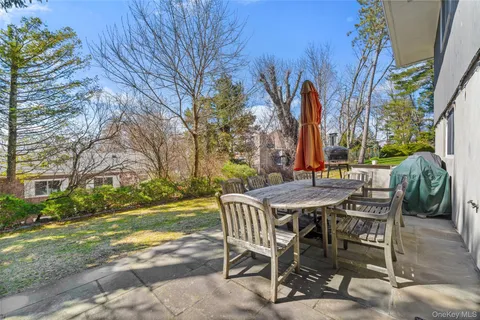 $1,600,000 | 7 Dogwood Lane, Irvington, NY 10533