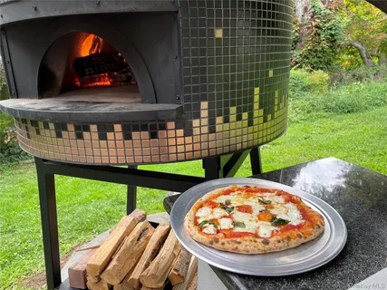 $1,600,000 | 7 Dogwood Lane, Irvington, NY 10533