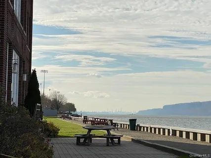 $1,600,000 | 7 Dogwood Lane, Irvington, NY 10533