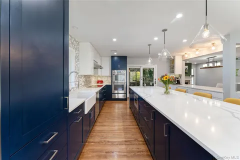 $1,600,000 | 7 Dogwood Lane, Irvington, NY 10533