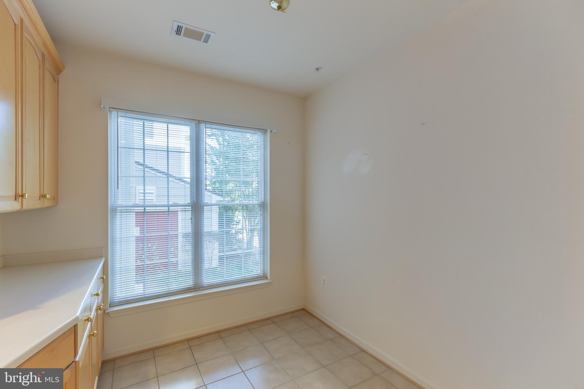 605 Runabout Loop Solomons, MD 20688 - Photo 14 of 31 Kitchen alcove