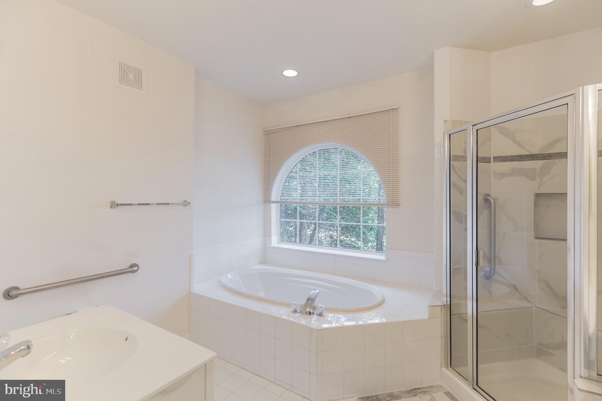 605 Runabout Loop Solomons, MD 20688 - Photo 20 of 31 Master bath