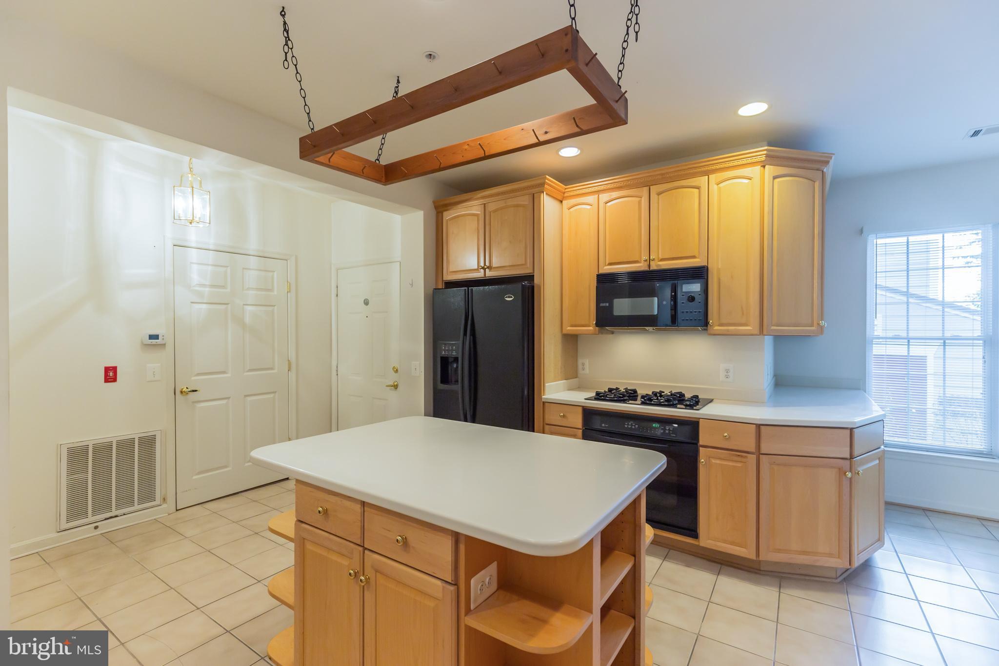 605 Runabout Loop Solomons, MD 20688 - Photo 10 of 31 Kitchen