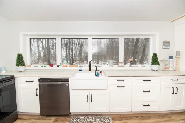 $324,900 | 2008 East Riverside Drive, Warsaw, IN 46582