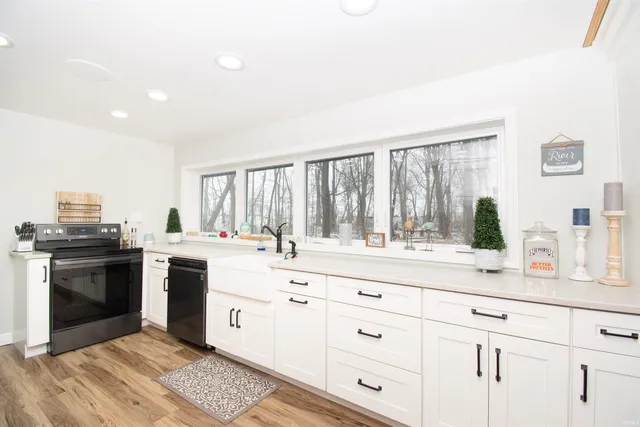 $324,900 | 2008 East Riverside Drive, Warsaw, IN 46582