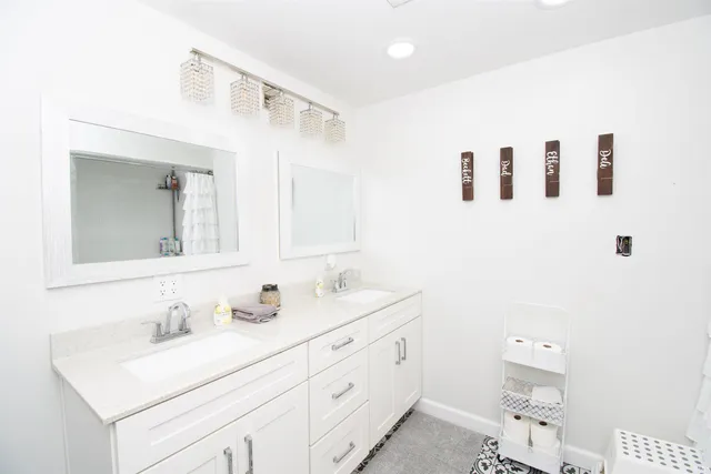 $324,900 | 2008 East Riverside Drive, Warsaw, IN 46582