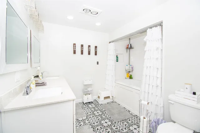 $324,900 | 2008 East Riverside Drive, Warsaw, IN 46582