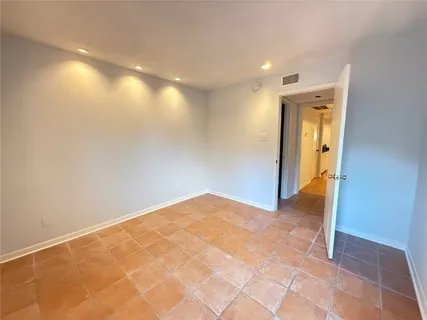 $170,000 | 2601 South Braeswood Boulevard, Unit 1005, Houston, TX 77025