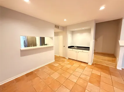 $170,000 | 2601 South Braeswood Boulevard, Unit 1005, Houston, TX 77025